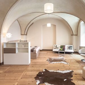3 Epoques Apartments By Adrez